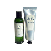 Eco lifestyle - ecolifestyle.shop Take care of your hygiene. This bath set will keep you looking and feeling fresh. Keep moisturized and take care of your hygiene in the bath or shower. Body lotion in a tube - 110ml. Body wash in a bottle - 150ml. 3 x Fragrances. Eucalyptus - Charcoal Musk - Cashmere Wood. Size Packaged:  15.5 x 5 x 24cm. 905600550 - 8719987347481 Black friday