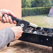 Portable metal air blower fan with handle speed control quickly heats barbecue fires, briquettes, coals, and wood. This braai fan will improve the time you spend cooking on the barbecue grill. Has a metal-air outlet that can avoid burns after high temperatures. A manual operation design, no battery or fuel required. Eco lifestyle online shop YL7119010